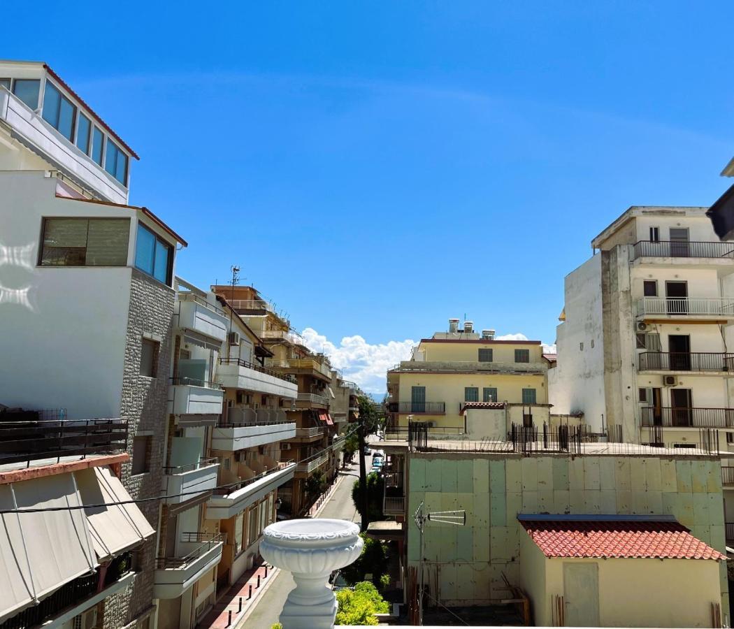 Kontis' Deluxe Furnished Apartment Lutráki Kültér fotó