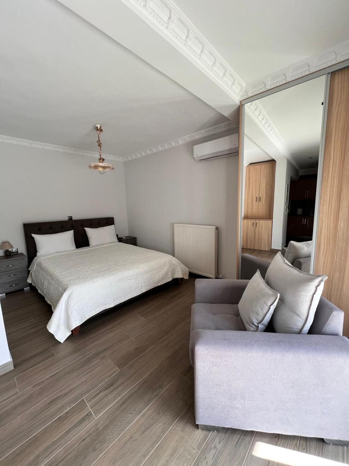 Kontis' Deluxe Furnished Apartment Lutráki Kültér fotó