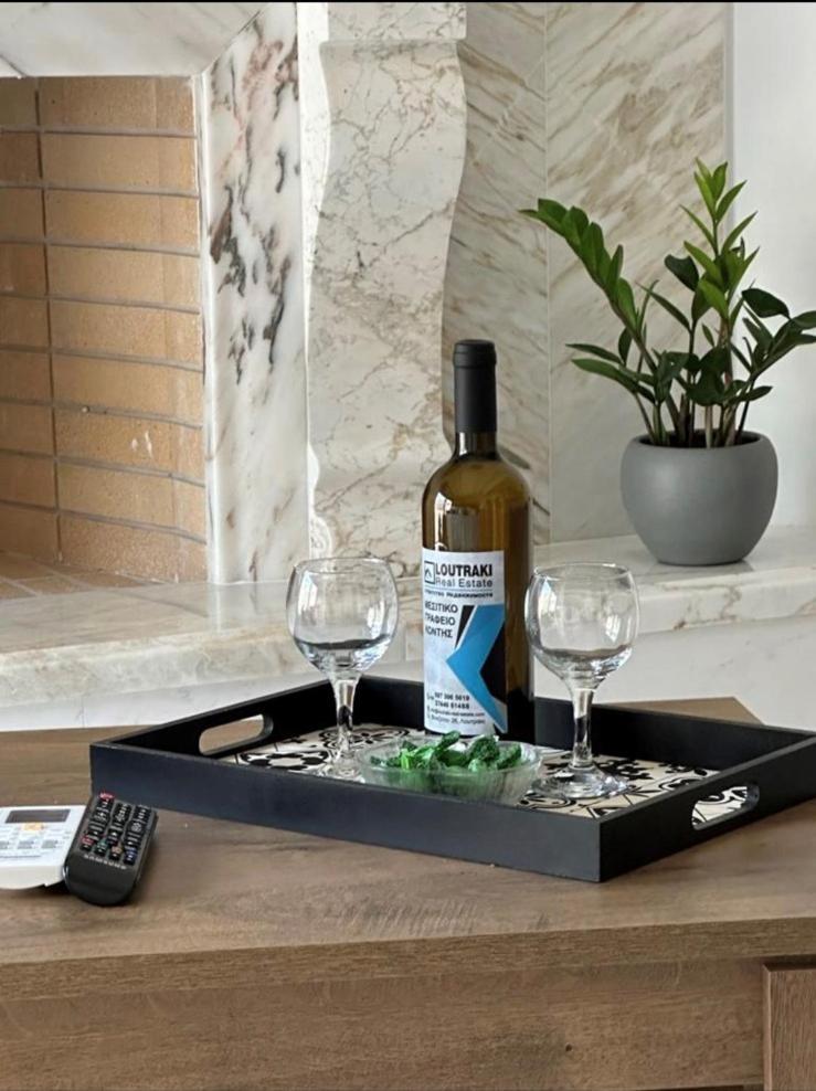 Kontis' Deluxe Furnished Apartment Lutráki Kültér fotó