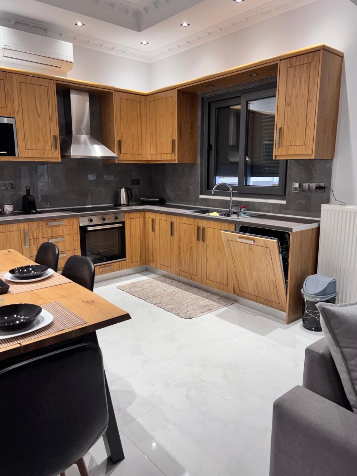 Kontis' Deluxe Furnished Apartment Lutráki Kültér fotó